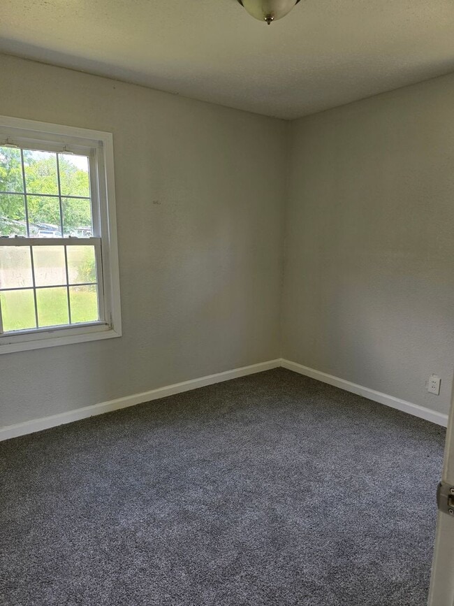 Building Photo - 610 St Monica Dr