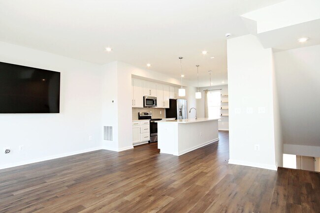 Building Photo - Pleasant Green Townhome Near Downtown Crozet