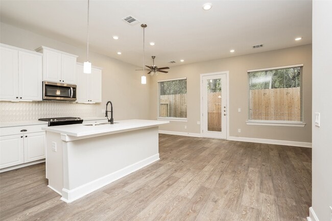 Building Photo - 5117 Royal Heath Dr