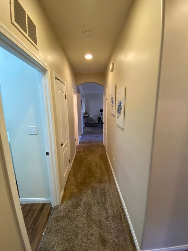 Building Photo - Affordable 3 BD 2 BA house in SE Bakersfield Near Union Ave & Berkshire Road