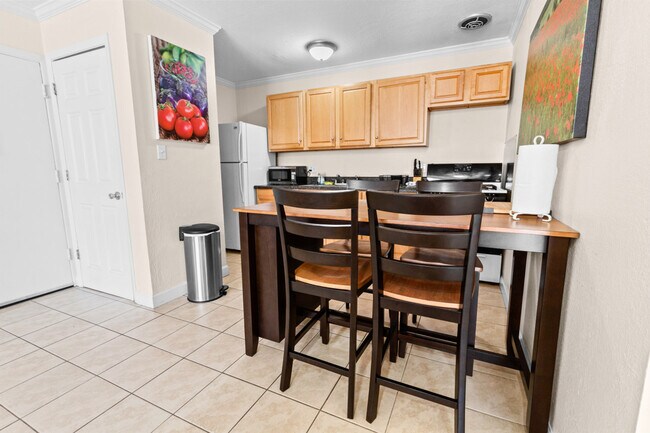 Building Photo - 1700 SW 16th Ct