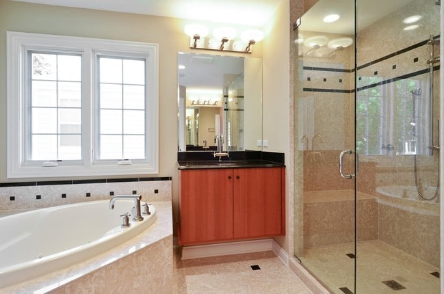 Building Photo - 123 Maple Ave