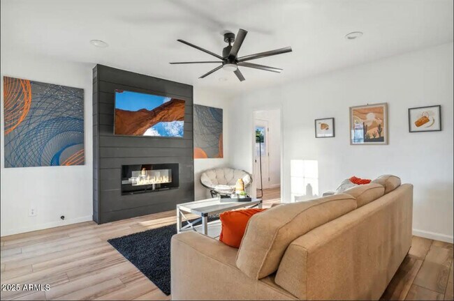 Building Photo - 8302 E Windsor Ave