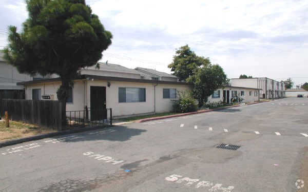 Building Photo - Sunshine Apartments