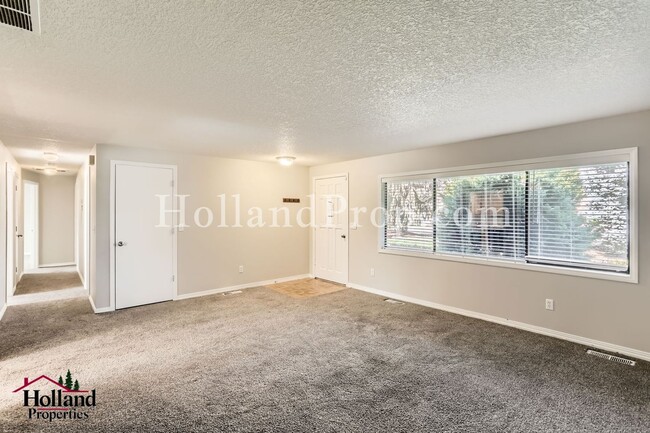 Building Photo - Wonderful Single Level Beaverton Home with...