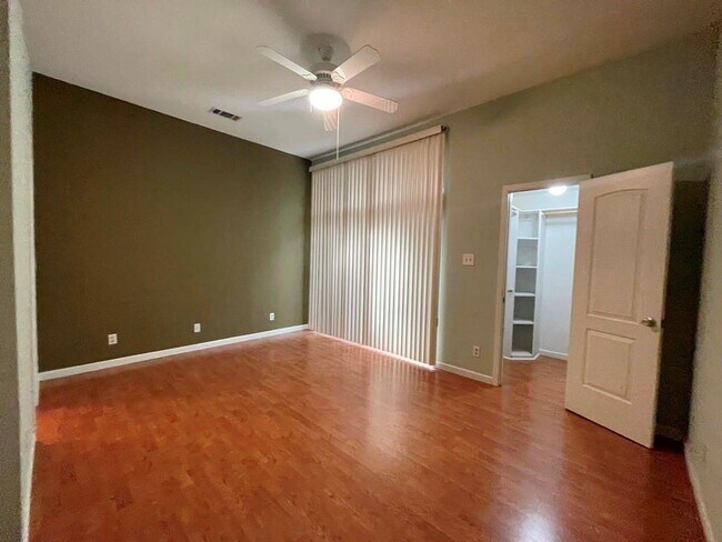 Building Photo - 3801 Menchaca Rd