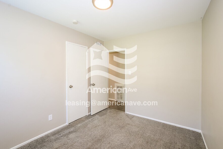 Building Photo - 1126 Alfred St NE