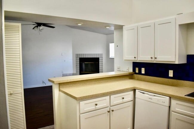 Building Photo - 5220 SW 21st Pl