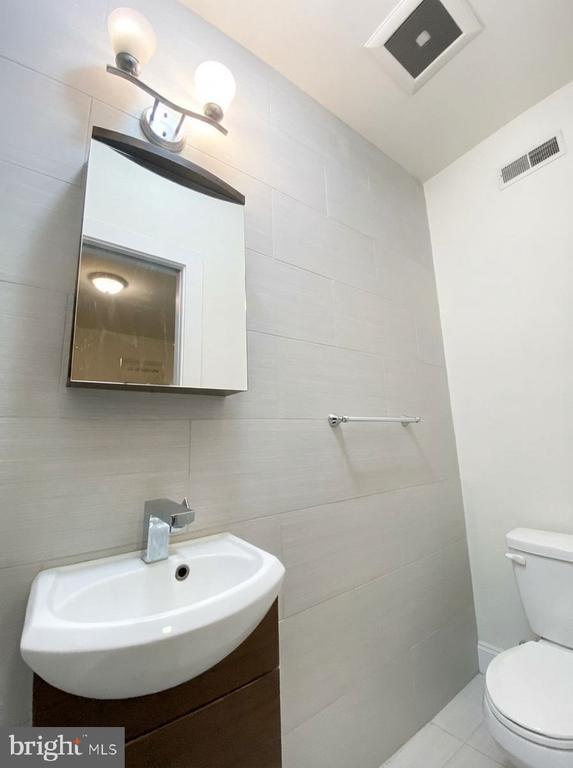 Building Photo - 1620 W Jefferson St