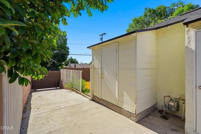 Building Photo - 10734 Oro Vista Ave