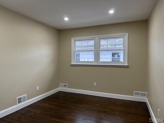 Building Photo - 145 Main St