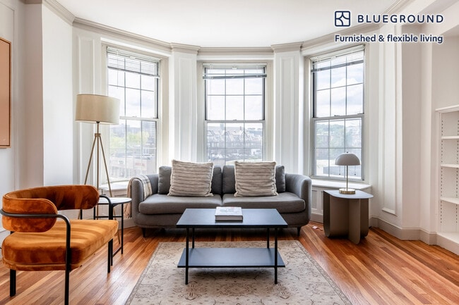 Building Photo - 1284 Beacon St