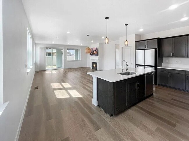 Building Photo - 5457 S Polaris Ave