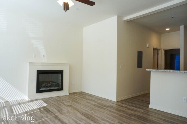 Building Photo - 8510 N Ivanhoe St