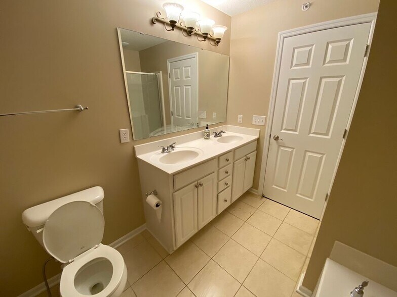 Building Photo - 5030 Archer Ln N