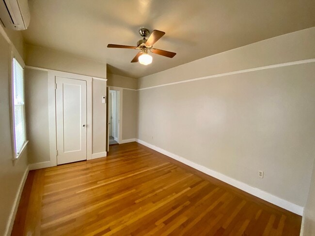 Building Photo - 926-932 35