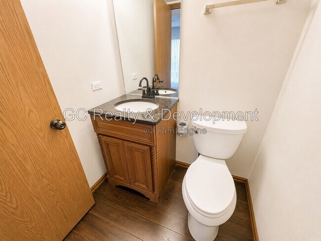 Building Photo - 312 Fieldstone Ct