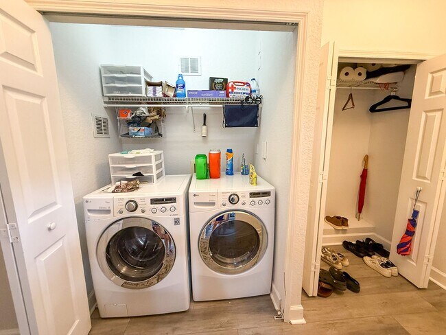 Building Photo - 2508 SW 35th Pl