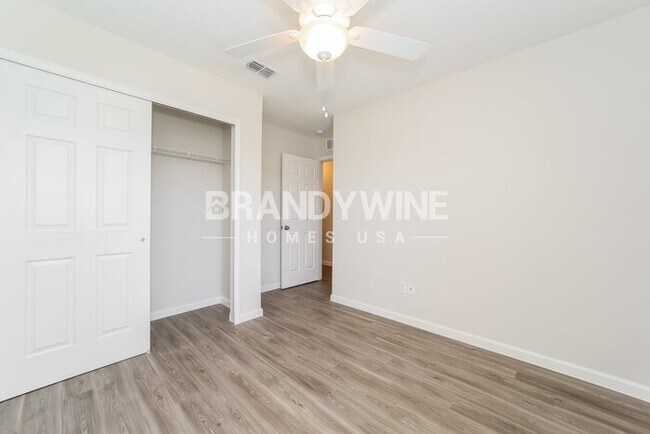Building Photo - 520 Narnia Ct