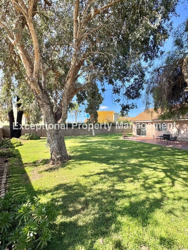 Building Photo - Ready to move in 2 bedroom 2 bath home!