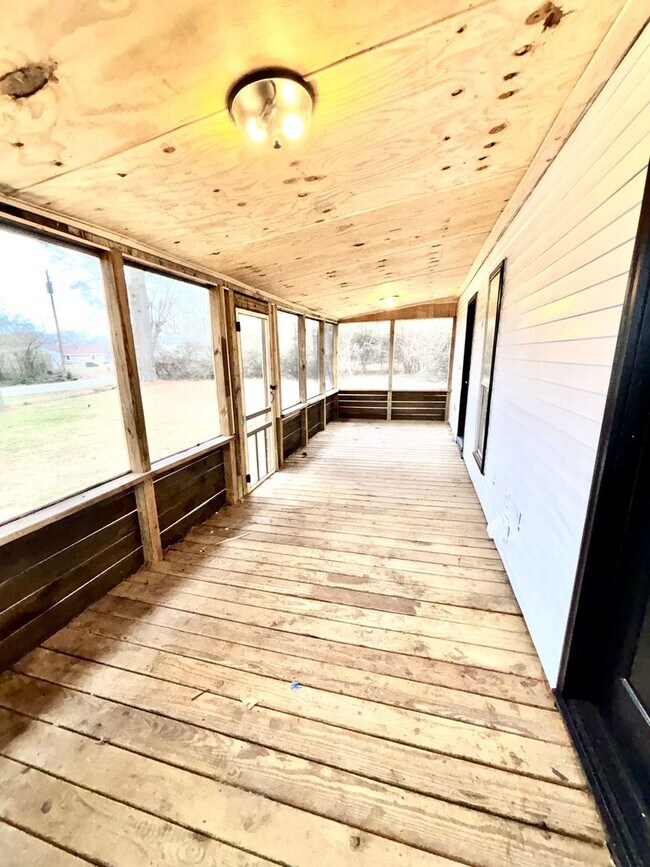 Building Photo - 5313 Johnwood- Valley View-Move In Ready!