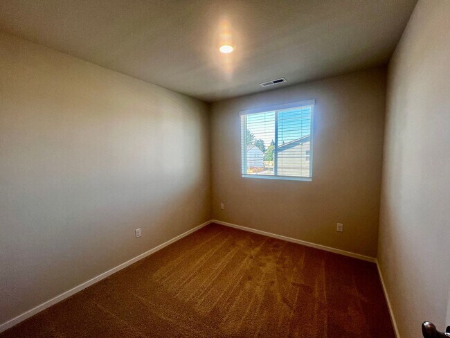 Building Photo - Free rent offered Beautiful New Smart Home...