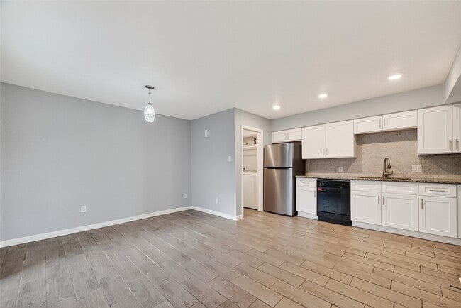 Building Photo - 1710 Good Day Dr