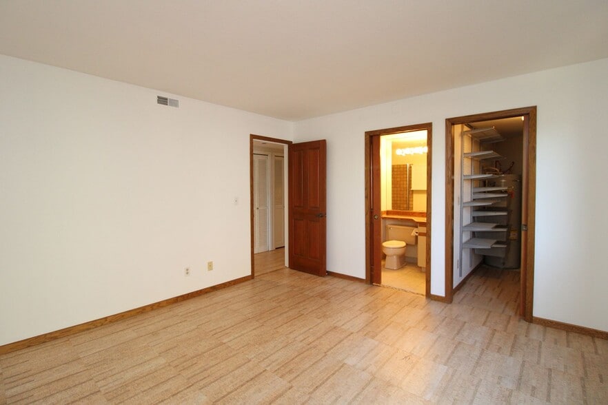 Building Photo - 1320 SW Hall St