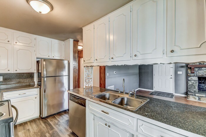 Building Photo - 1008 Minor Dr