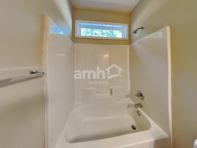 Building Photo - 7355 Sedgebrook Dr W