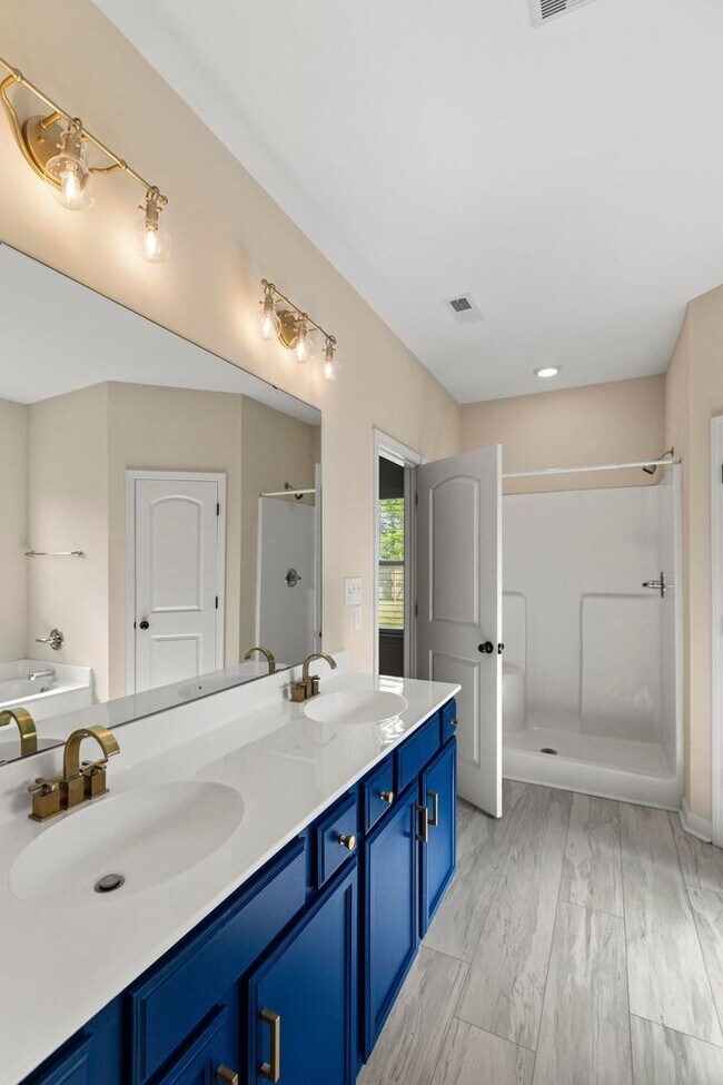 Building Photo - 3 bedroom with bonus room in Holly Ridge is available now!