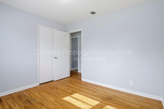 Building Photo - 105 Maxwell Dr