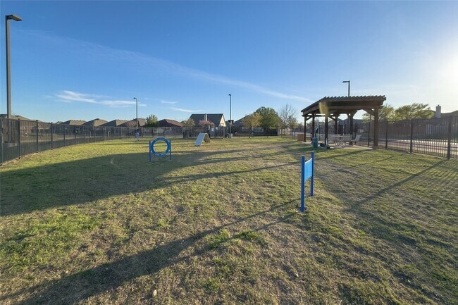 Building Photo - 9013 Athens Dr