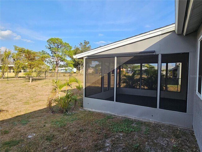 Building Photo - 2657 Roxbury Cir