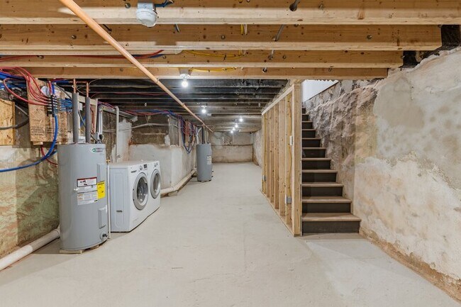 Building Photo - 6049 Elmwood Ave