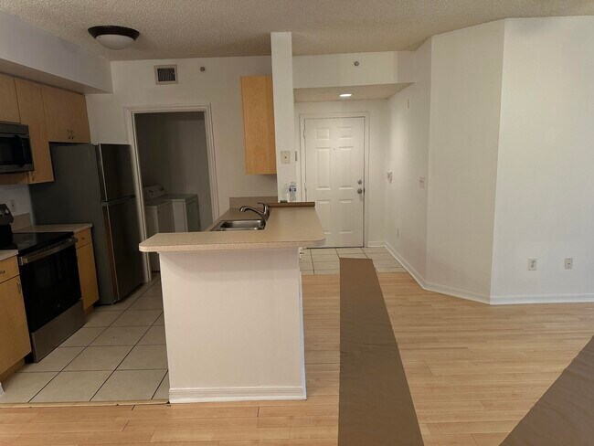 Building Photo - 5032 Lantana Rd