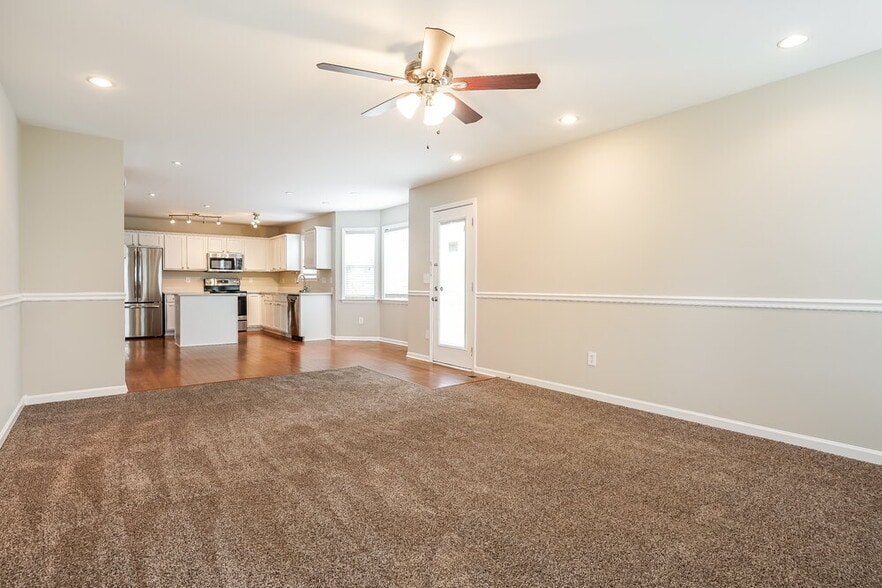 Building Photo - 6412 Willowlawn Dr
