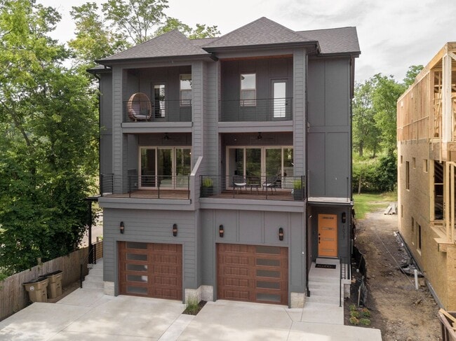 Building Photo - Great modern HPR with garage and view of the river!