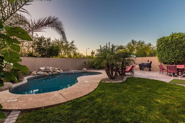 Building Photo - Gorgeous 5 Bedroom 3.5 Bath Stetson Valley...
