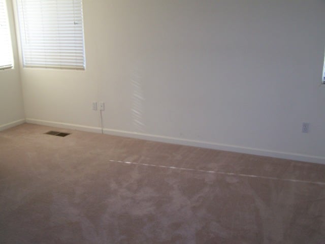 Building Photo - 3 Bedroom 2 Bath Charmer