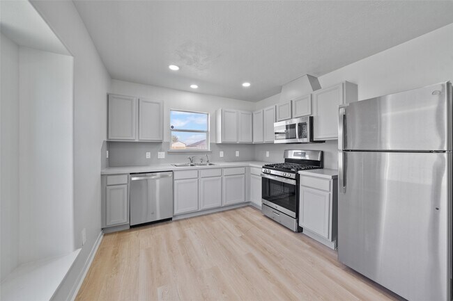 Building Photo - 5203 Panay Park Dr