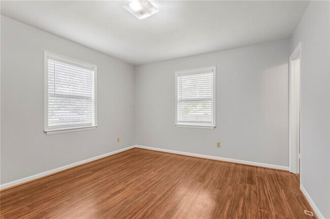 Building Photo - 2316 Woodland Rd