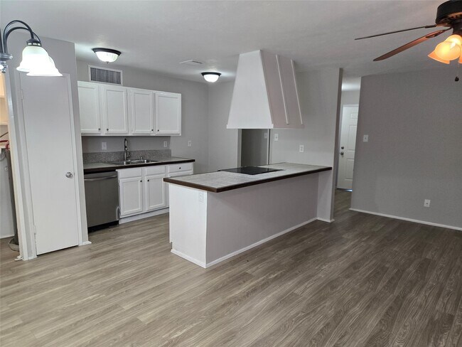 Building Photo - 4371 Kevinkay Dr