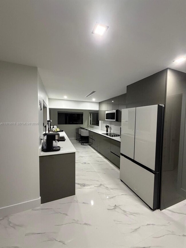 Building Photo - 103 Tropicana Dr