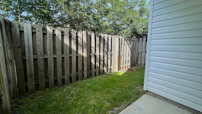 Building Photo - 2 Bedroom, 2.5 Bathrooms Townhome in the Heart of Savannah's Southside