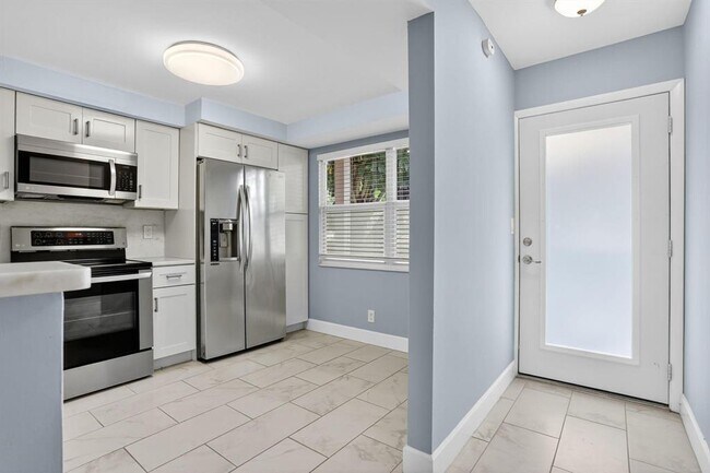 Building Photo - 2003 Granada Dr