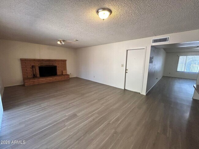 Building Photo - 5309 S River Dr