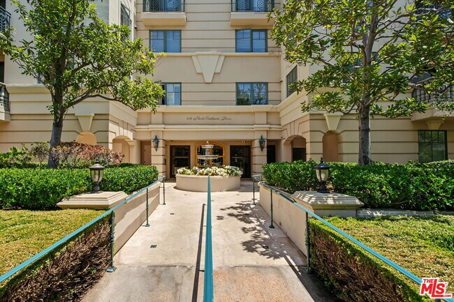 Building Photo - 430 N Oakhurst Dr