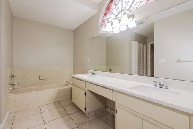 Building Photo - 2612 Brianholly Dr