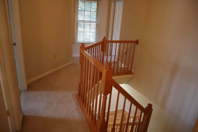 Building Photo - Premium Townhome in Kentlands Hill District